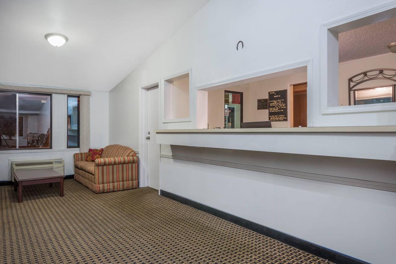 Knights Inn Columbus/Franklinton 外观 照片