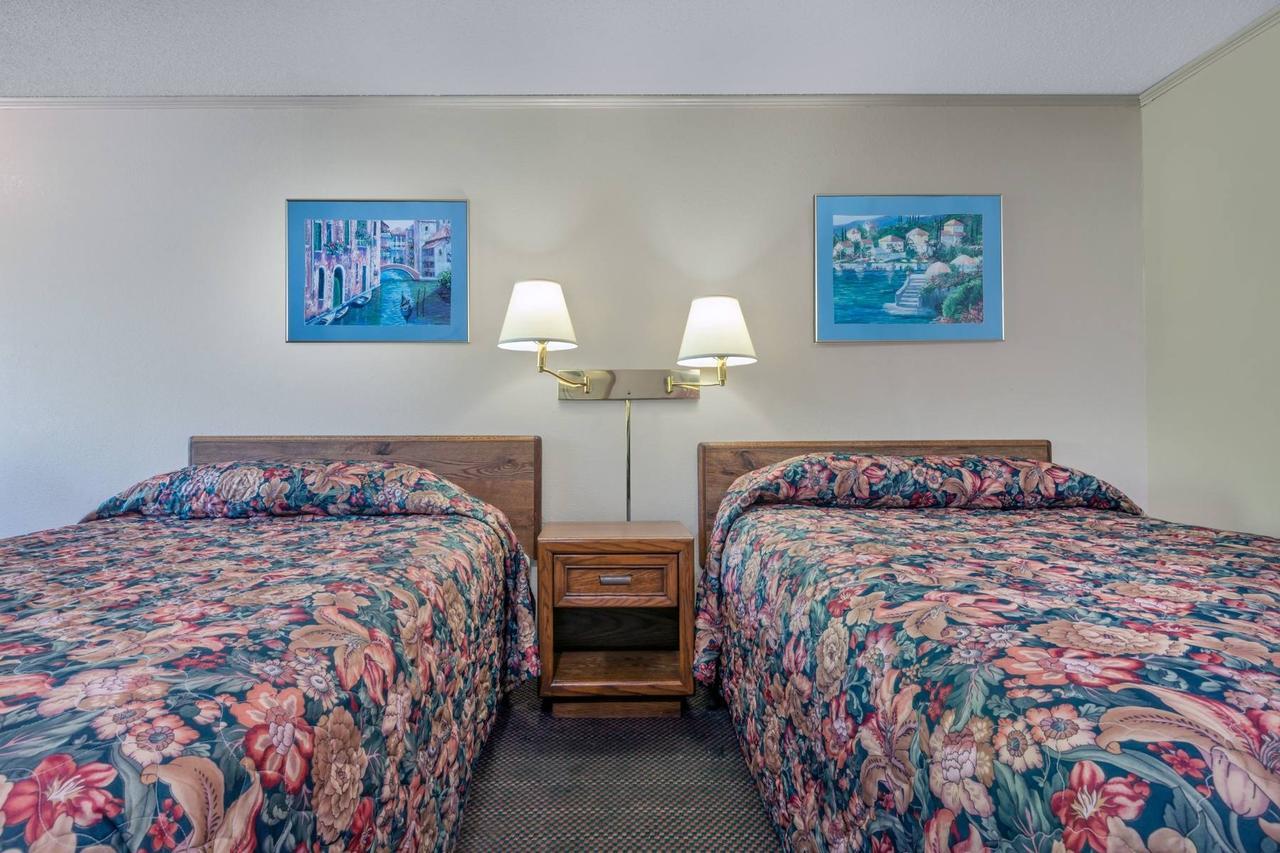 Knights Inn Columbus/Franklinton 外观 照片